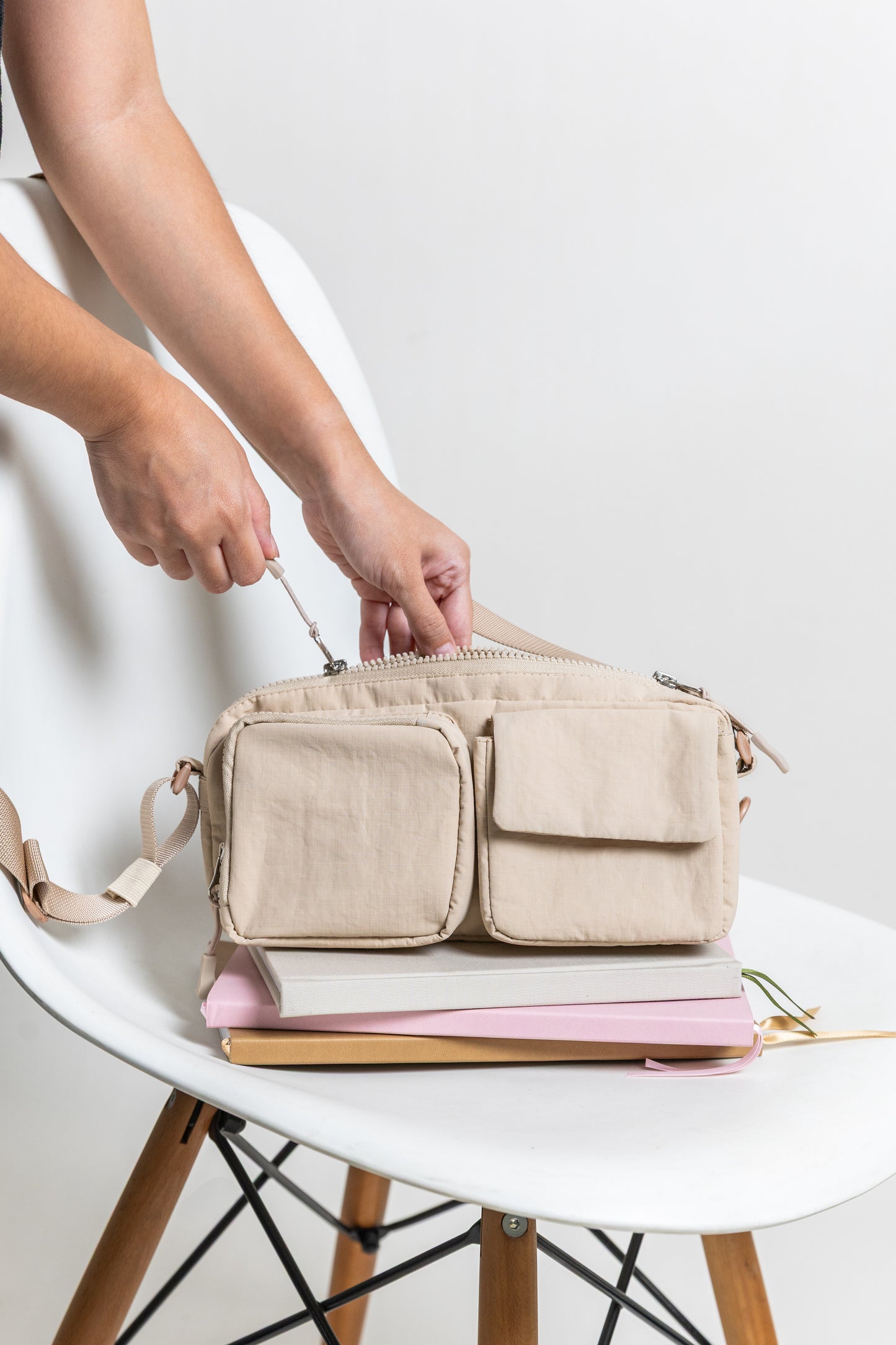 Hibi crossbody in Sand